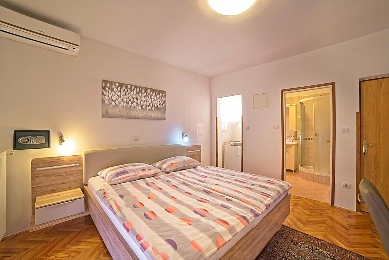 Studio Apartments Peric Rab Kampor Exteriör bild