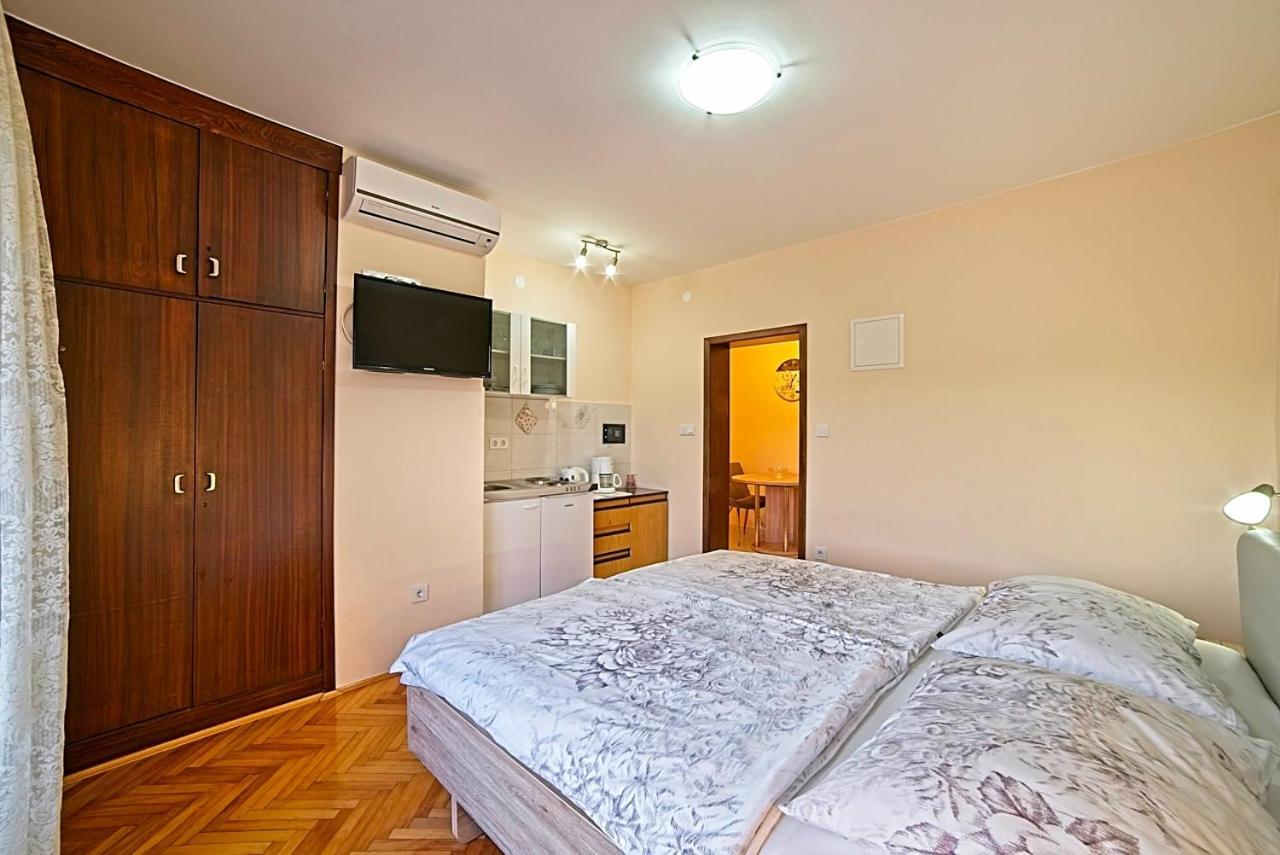 Studio Apartments Peric Rab Kampor Exteriör bild