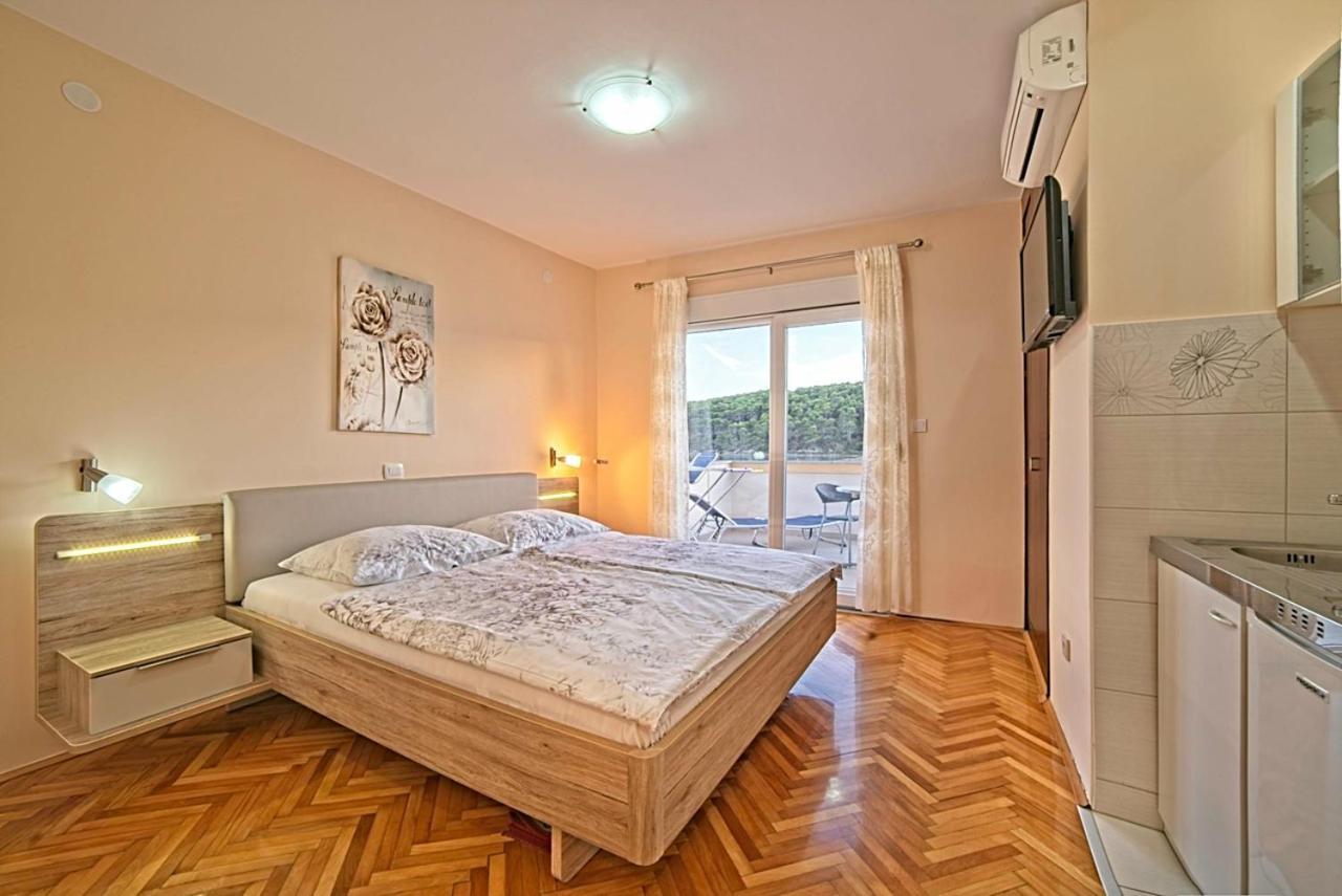 Studio Apartments Peric Rab Kampor Exteriör bild