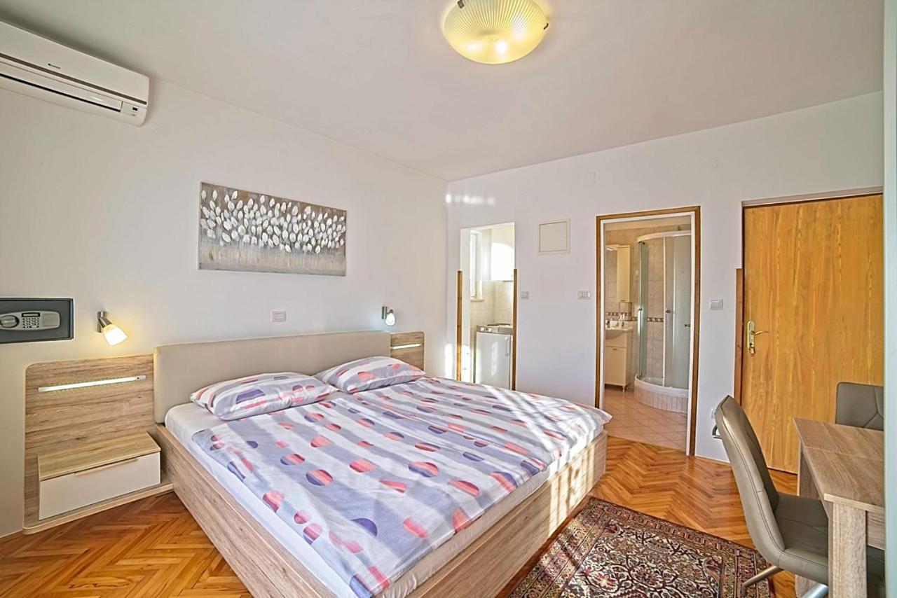 Studio Apartments Peric Rab Kampor Exteriör bild